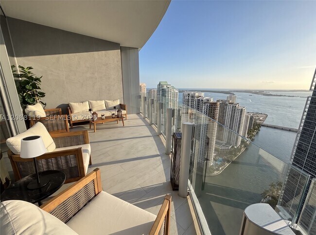 Foto del edificio - 300 Biscayne Blvd