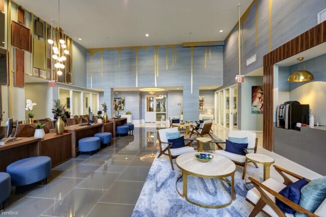 Foto del edificio - 7400 N Kendall Dr