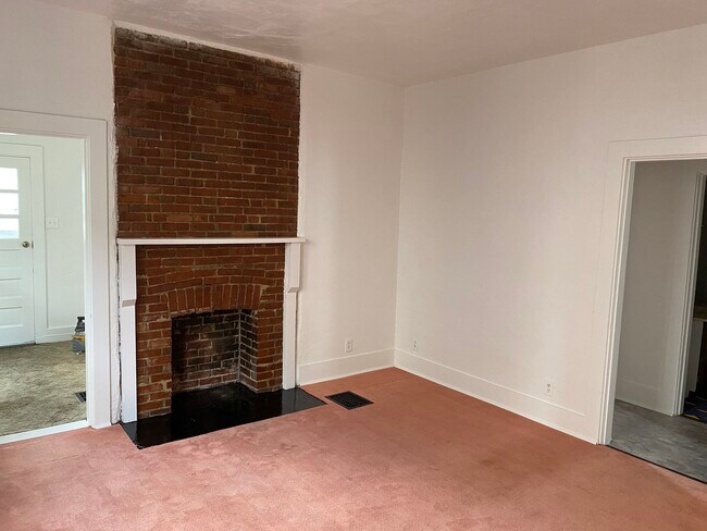 Building Photo - 206 4th St
