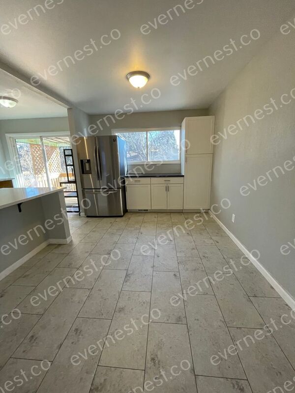 Building Photo - 1611 Sawyer Way