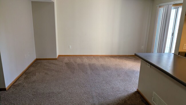 Building Photo - Location location location! This beautiful Fridley 3 bedroom townhouse, dont miss out!