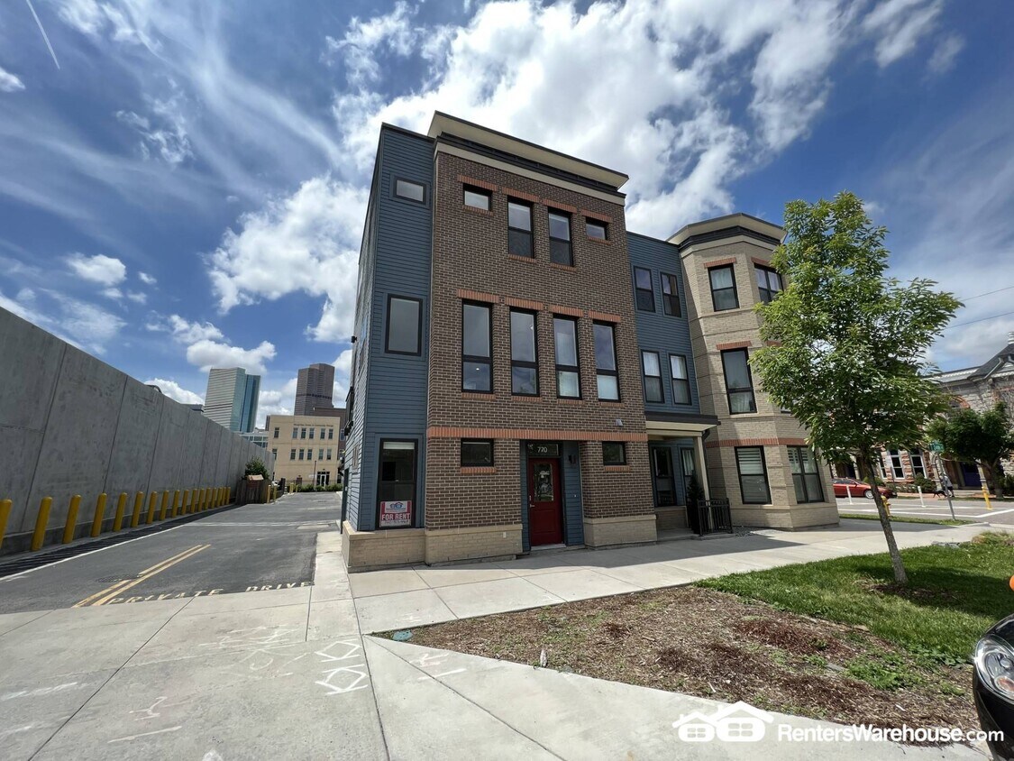 Primary Photo - 770 24th St