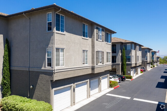 Foto del edificio - The Heights at Chino Hills