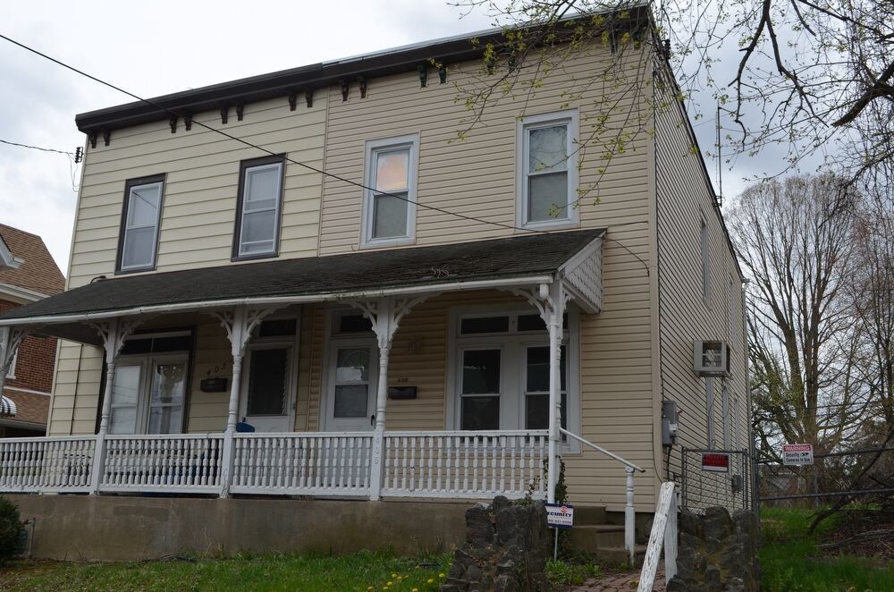 405 9th St, Upland, PA 19015 Apartment for Rent in Upland, PA