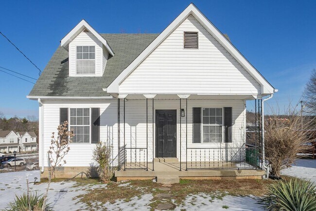 Building Photo - Remodeled 3 Bedroom