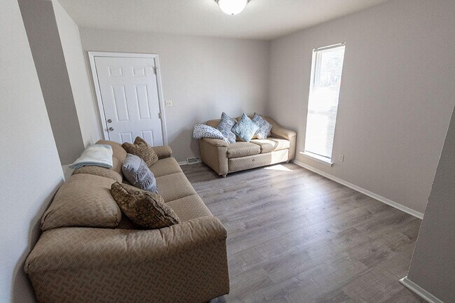 Foto del edificio - 319 West Blvd N