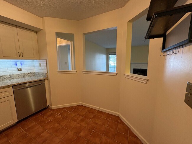 Foto del edificio - Charming 2-Bed, 2-Bath in Middletown, CT.