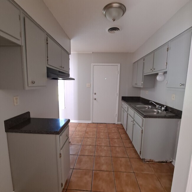 Foto del edificio - 5041 Appleville St