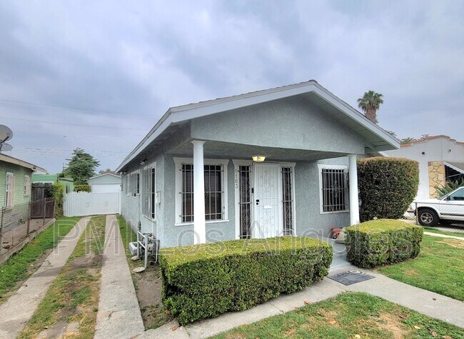 Foto del edificio - 1163 E 70th St