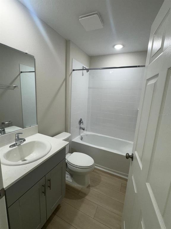 Building Photo - 1049 Foreshore Ln