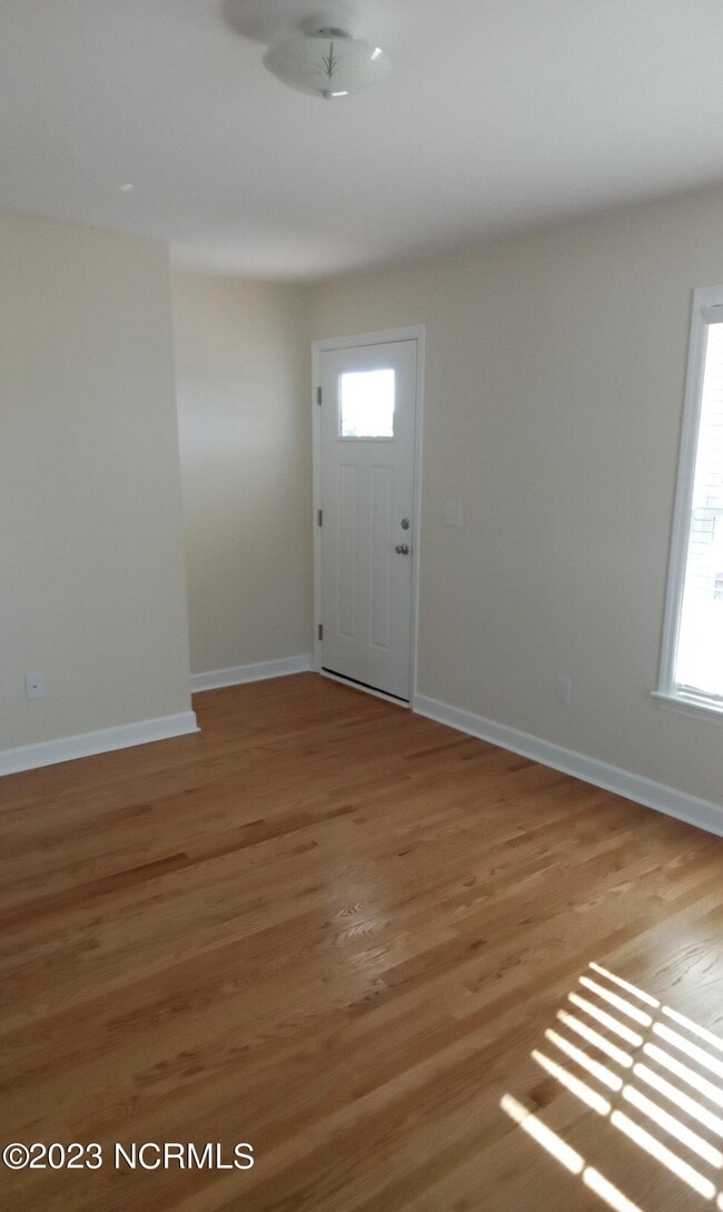 Building Photo - 513 Live Oak St
