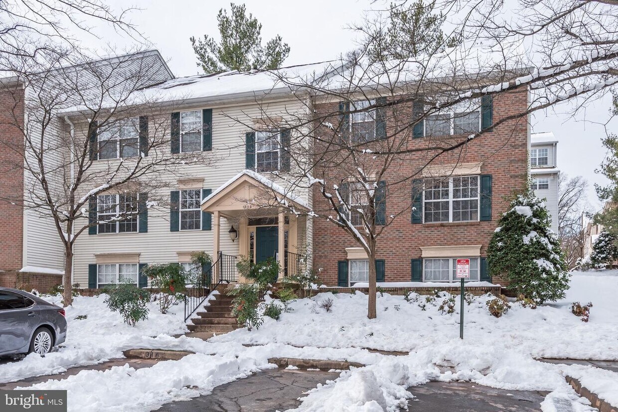12112 Green Leaf Ct Unit 201, Fairfax, VA 22033 Room for Rent in