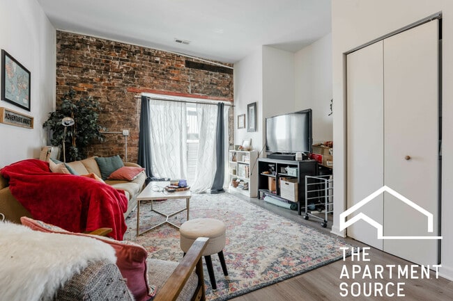 Building Photo - 2022 S Throop St