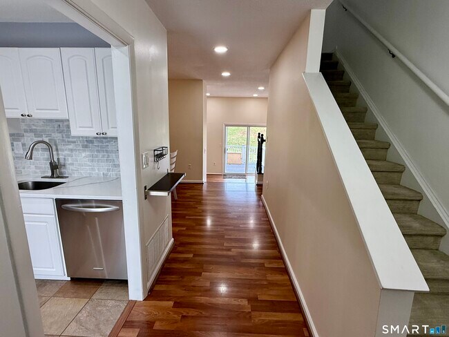 Foto del edificio - 9 Watch Hill Cir