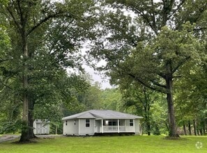 Building Photo - 5018 Holly Dr
