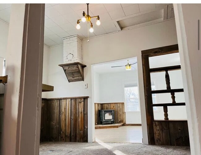 Building Photo - 555 Kalispell Ave