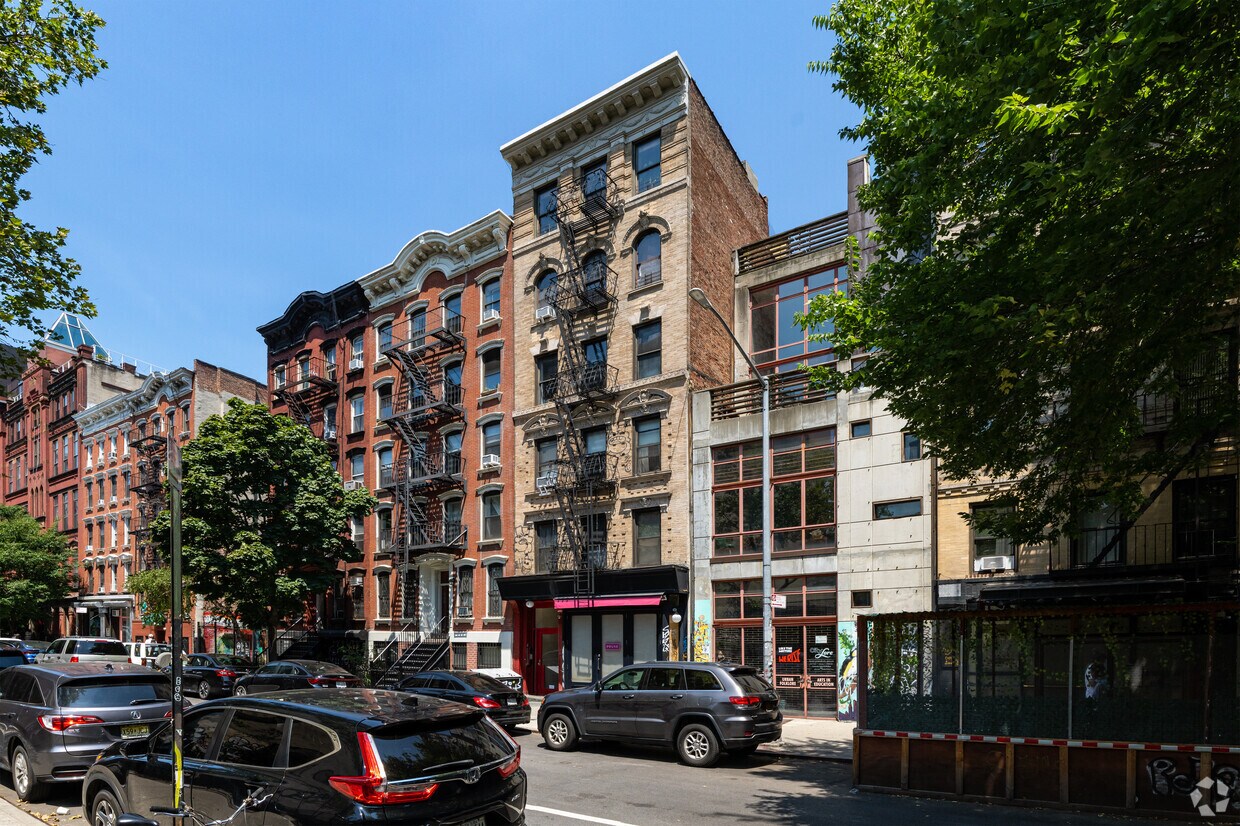 Primary Photo - 54 E First St