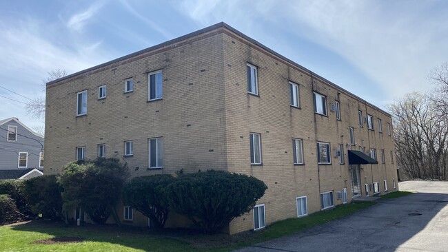 Foto del edificio - 191 Center Rd