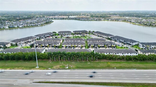 Foto del edificio - 15826 NW 91st Ct