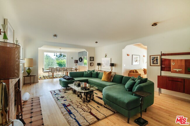 Foto del edificio - 2443 N Vermont Ave