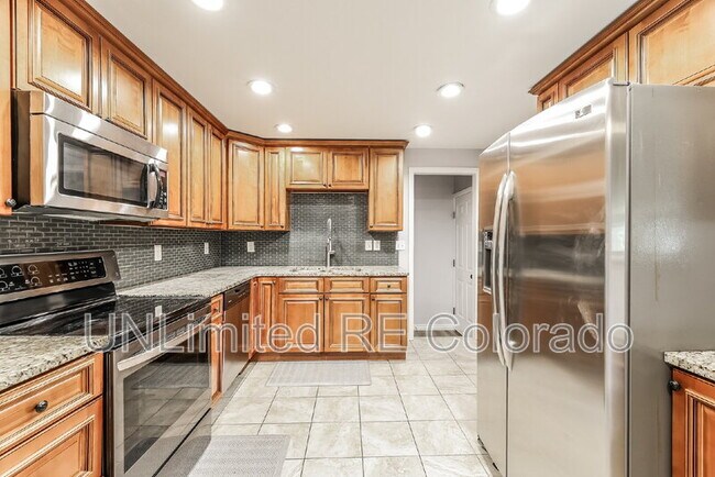 Foto del edificio - 6646 S Kit Carson St
