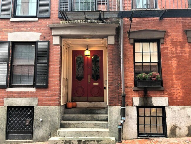 Building Photo - 38 Temple St