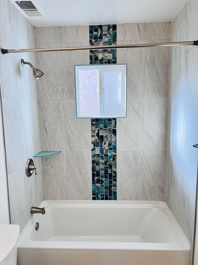 Building Photo - newly renovated cottage nestled in the heart of Sparks