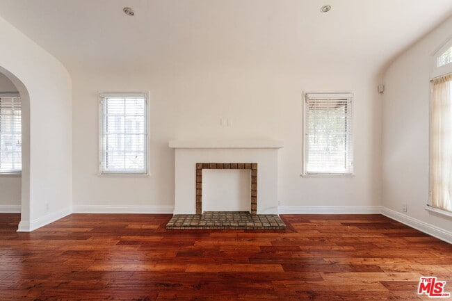 Building Photo - 8561 Rugby Dr