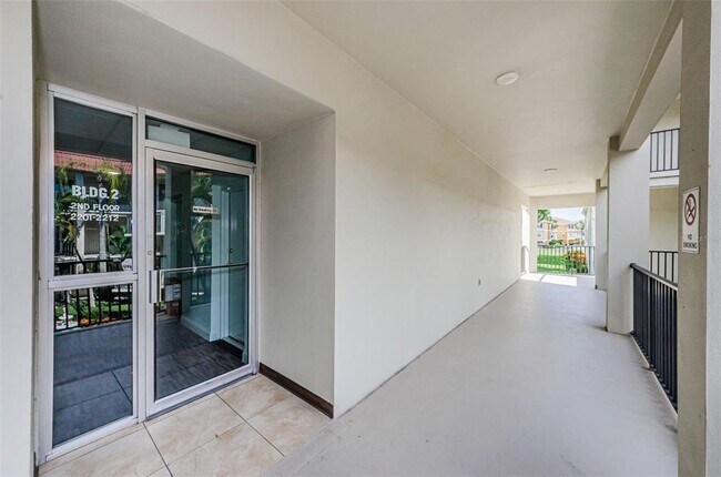 Foto del edificio - 2700 Bayshore Blvd