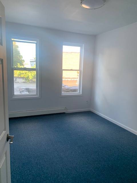 Foto principal - 992 McLean Ave