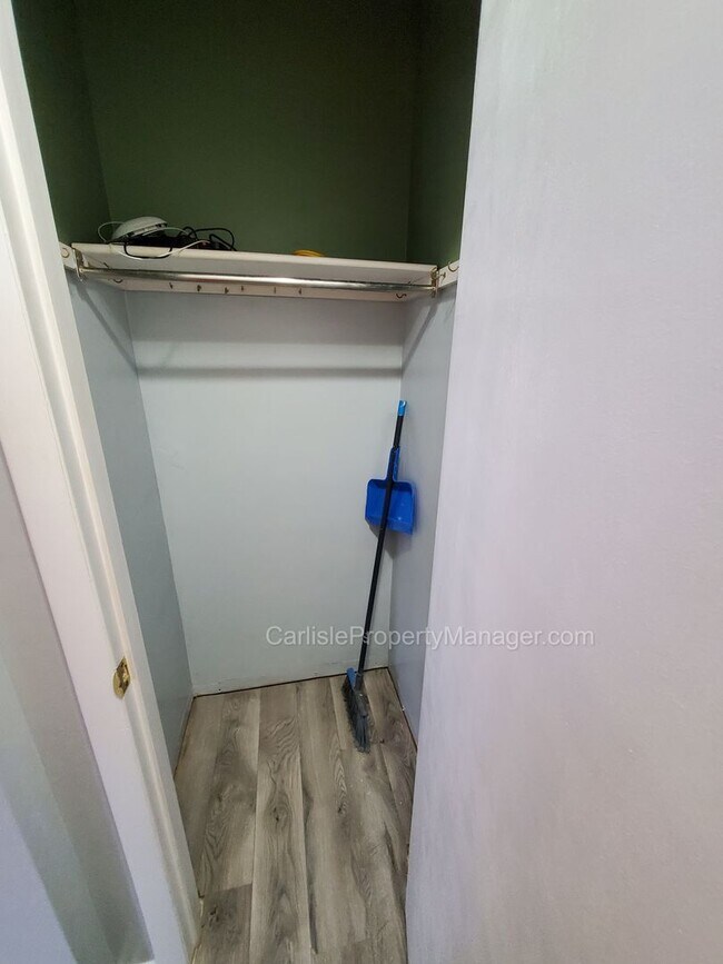Foto del edificio - 3bd 1.5ba pet friendly, central A/C, fence...