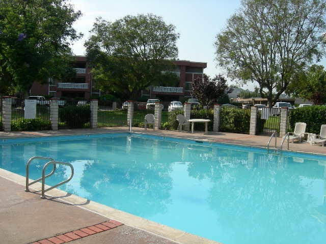 Primary Photo - 1010 E Washington Ave