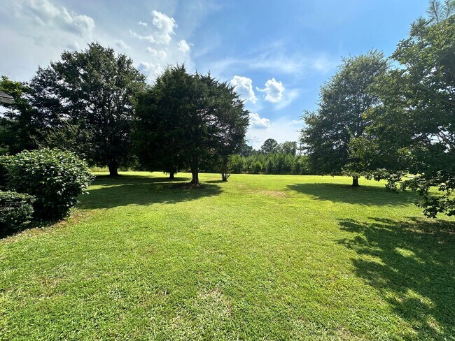 Foto del edificio - Exclusively Offered By Muse Realty Rentals...
