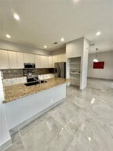 Building Photo - 3810 SW 51st St