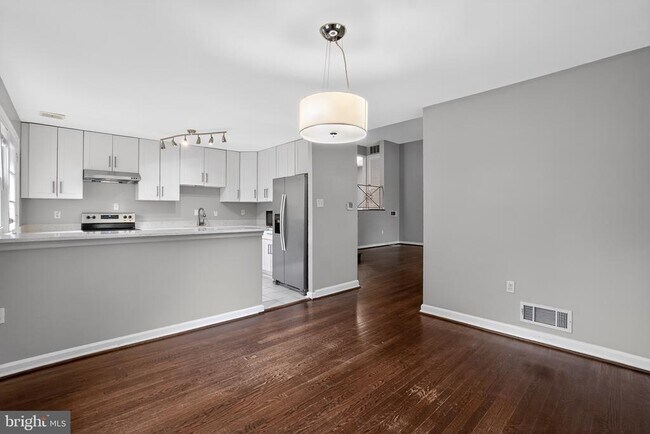 Foto del edificio - 9211 E Parkhill Dr