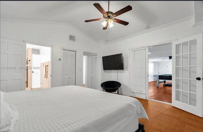 Foto del edificio - 910 NE 49th St