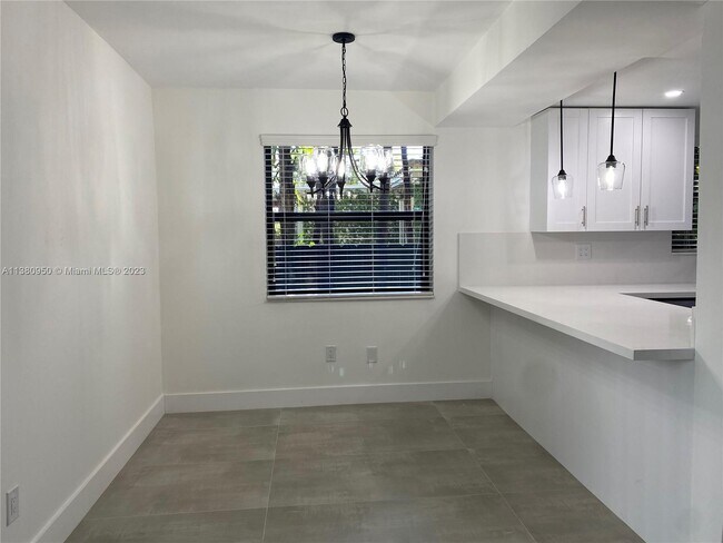 Foto del edificio - 3624 SW 16th St