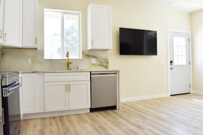Foto del edificio - 3905 Woodcliff Rd