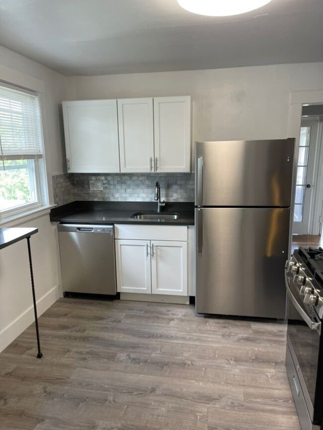 Building Photo - 43 Pequossette St