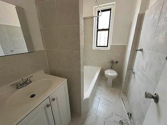 Foto del edificio - 0 bedroom in Bronx NY 10452