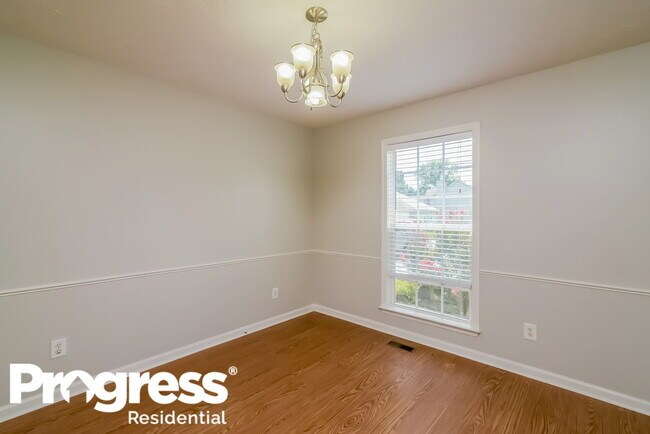 Building Photo - 2821 Windcrest Tr