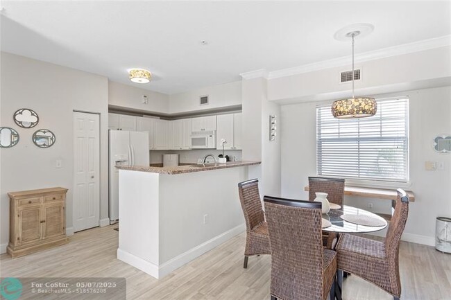 Building Photo - 580 S Sapodilla Ave