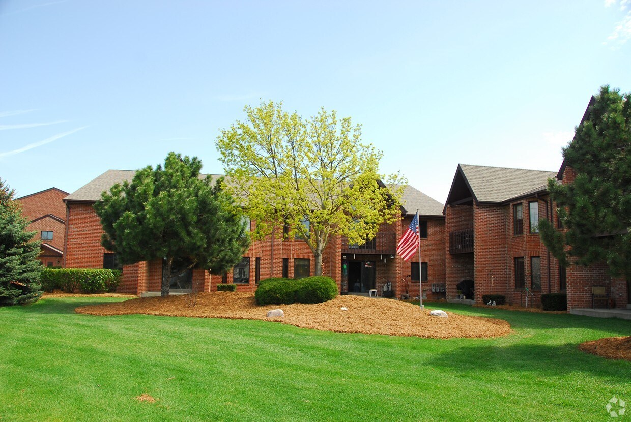 Primary Photo - Clover Downs Apartments