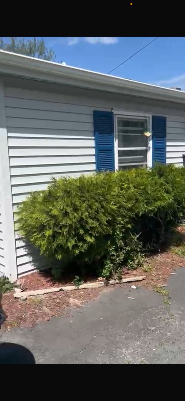 Building Photo - 1085 Hanover Ct