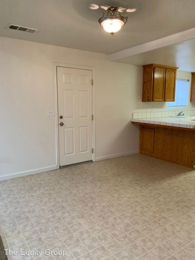 Foto del edificio - 2222-2228 N Vickie Ct
