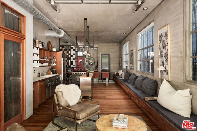 Building Photo - 710 Orlando Ave