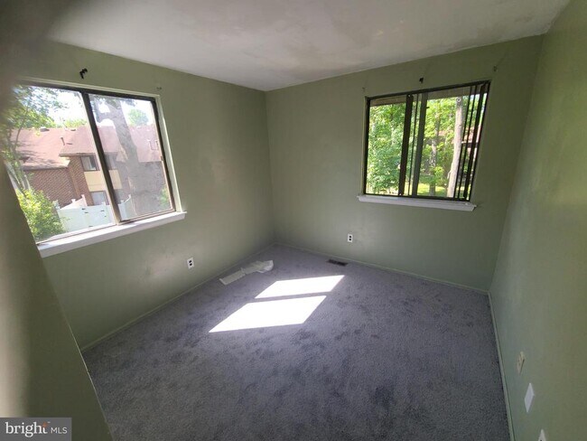 Building Photo - 46 Arrowwood Ct
