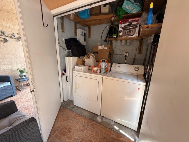 Laundry Room - 828 W 38th Ter