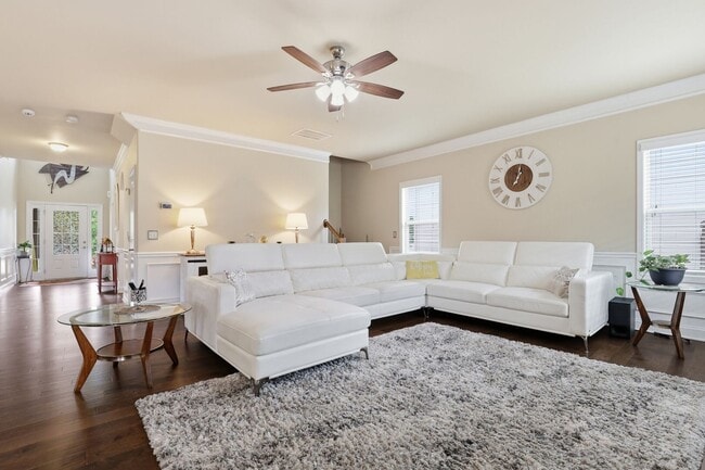 Building Photo - 4 Bed, 4 Bath Home Available in Anderson