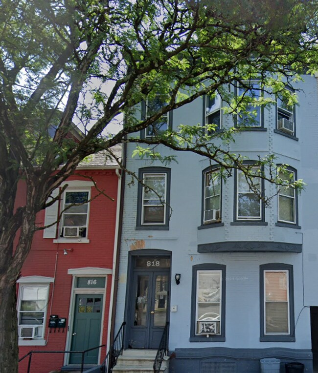 Building Photo - 818 Walnut St